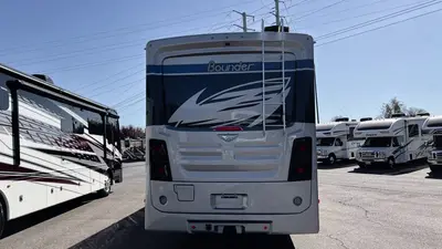 2027 Fleetwood Bounder photo 27
