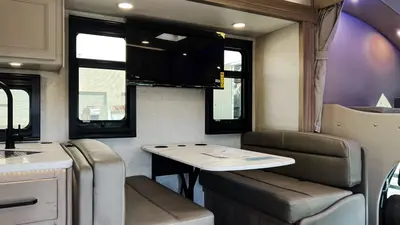 2027 Thor Motor Coach Magnitude photo 7