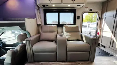 2027 Thor Motor Coach Magnitude photo 6