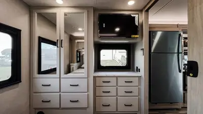 2027 Thor Motor Coach Magnitude photo 15