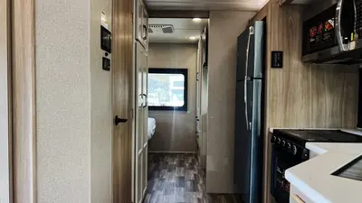 2027 Thor Motor Coach Magnitude photo 12
