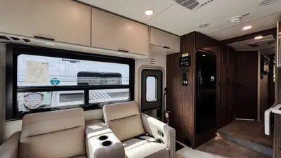 2027 Thor Motor Coach Quantum photo 6