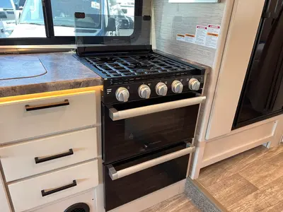 2023 Thor Motor Coach Chateau photo 12