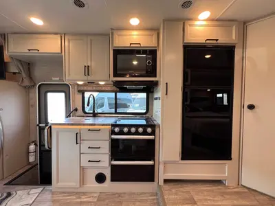 2023 Thor Motor Coach Chateau photo 11