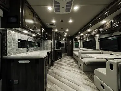 2023 Fleetwood Bounder photo 5