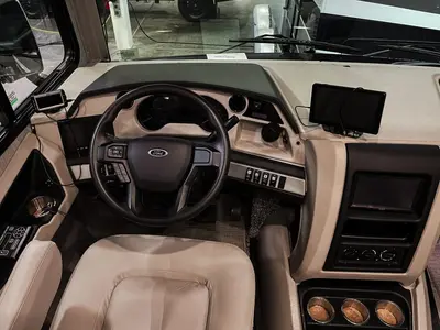 2023 Fleetwood Bounder photo 3