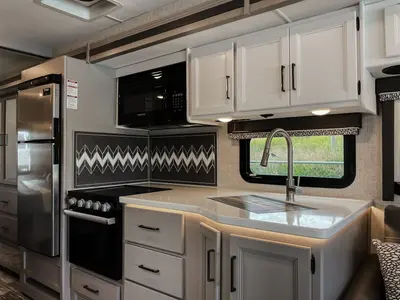 2024 Thor Motor Coach Hurricane photo 11