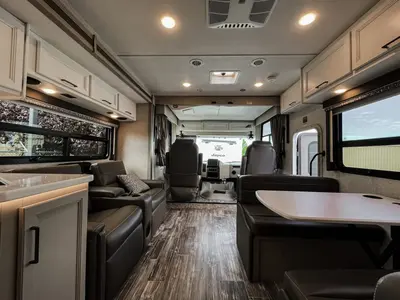 2024 Thor Motor Coach Hurricane photo 3