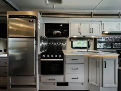 2024 Thor Motor Coach Hurricane photo 12
