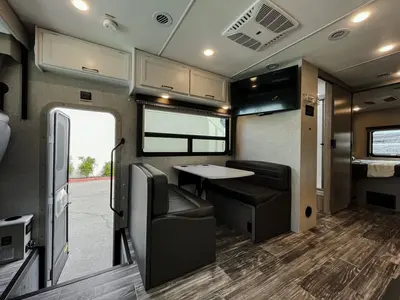 2024 Thor Motor Coach Hurricane photo 6