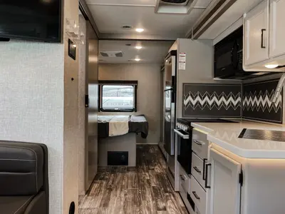 2024 Thor Motor Coach Hurricane photo 17