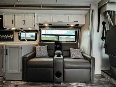 2024 Thor Motor Coach Hurricane photo 10