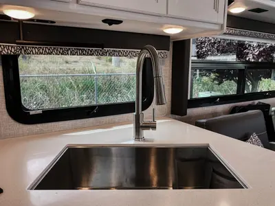 2024 Thor Motor Coach Hurricane photo 13