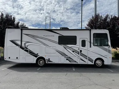 2024 Thor Motor Coach Hurricane photo 25