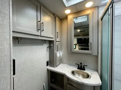 2024 Thor Motor Coach Hurricane photo 19