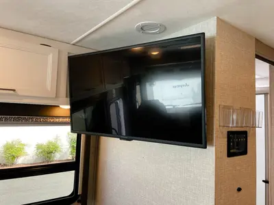 2024 Thor Motor Coach Hurricane photo 8