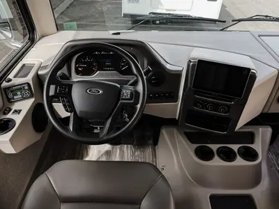 2024 Thor Motor Coach Hurricane photo 2