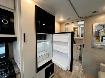 2023 Thor Motor Coach Chateau photo 15