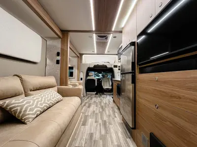 2025 Tiffin Motorhomes Wayfarer photo 2