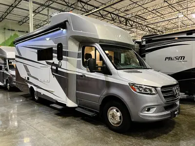 Used 2025 Tiffin Motorhomes Wayfarer 25 XRW