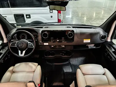 2025 Tiffin Motorhomes Wayfarer photo 2