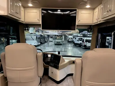 2022 Tiffin Motorhomes Phaeton photo 2