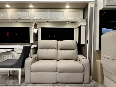 2022 Tiffin Motorhomes Phaeton photo 8
