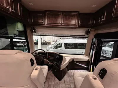 2021 Tiffin Motorhomes Phaeton photo 2