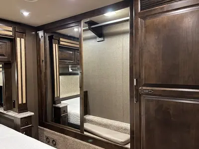 2019 Tiffin Motorhomes Allegro RED photo 19