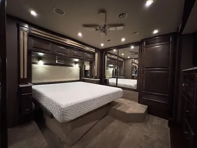 2019 Tiffin Motorhomes Allegro RED photo 18