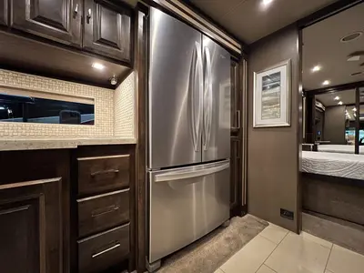2019 Tiffin Motorhomes Allegro RED photo 16