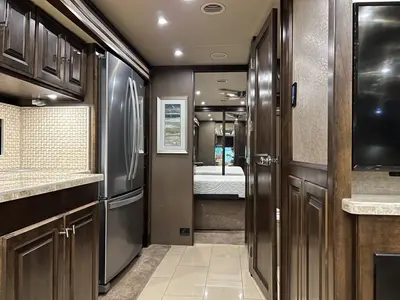 2019 Tiffin Motorhomes Allegro RED photo 17
