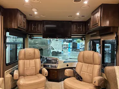 2019 Tiffin Motorhomes Allegro RED photo 2