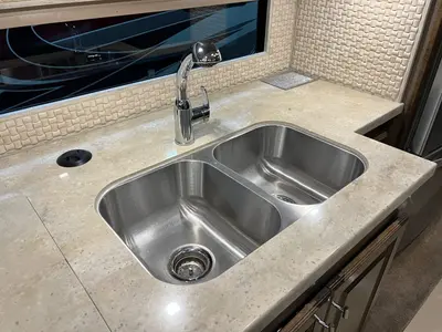 2019 Tiffin Motorhomes Allegro RED photo 15