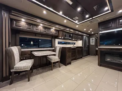 2019 Tiffin Motorhomes Allegro RED photo 7