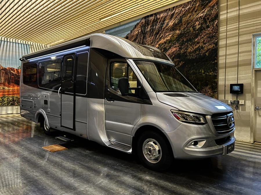 2022 Leisure Travel Unity exterior