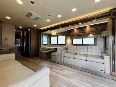 2020 Jayco Seneca photo 6