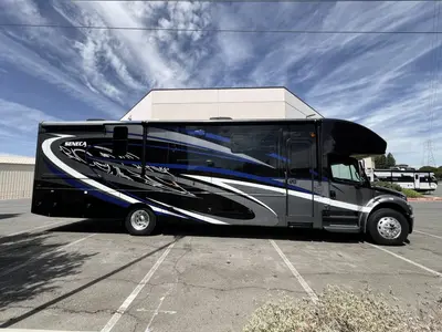 2020 Jayco Seneca photo 24