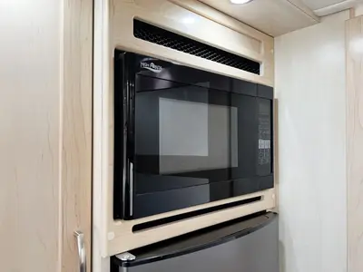 2020 Pleasure Way Plateau XL photo 12