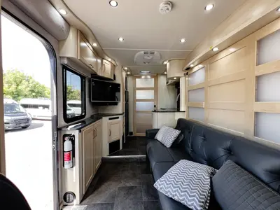 2020 Pleasure Way Plateau XL photo 3