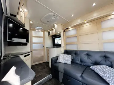 2020 Pleasure Way Plateau XL photo 5