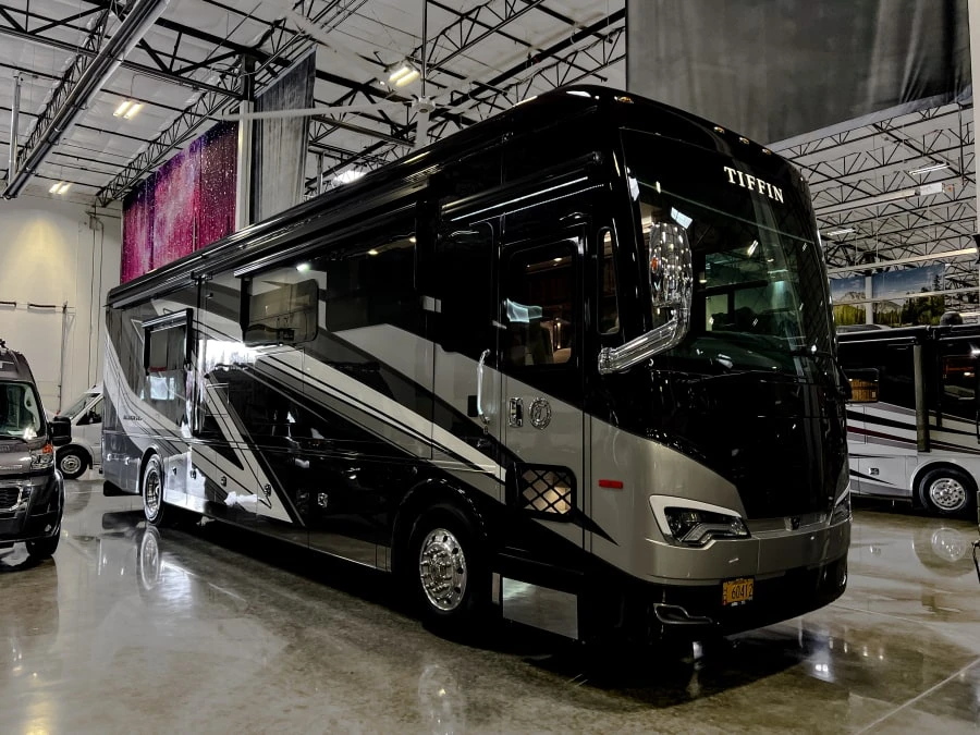 2025 Tiffin Motorhomes Allegro BUS exterior