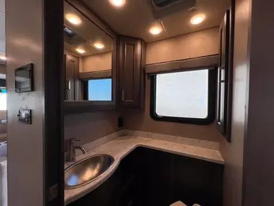 2023 Thor Motor Coach Miramar photo 15