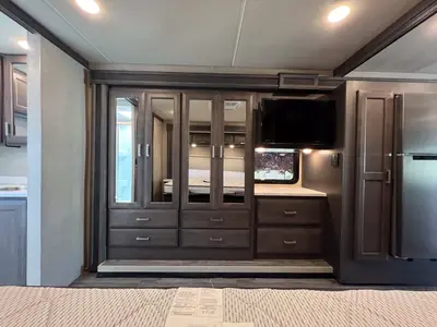 2023 Thor Motor Coach Miramar photo 17
