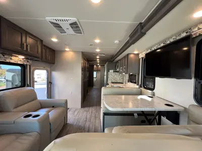 2023 Thor Motor Coach Miramar photo 3