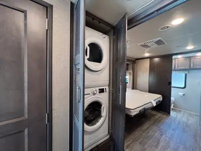 2023 Thor Motor Coach Miramar photo 26