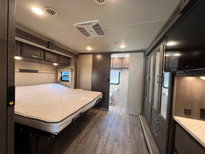 2023 Thor Motor Coach Miramar photo 16