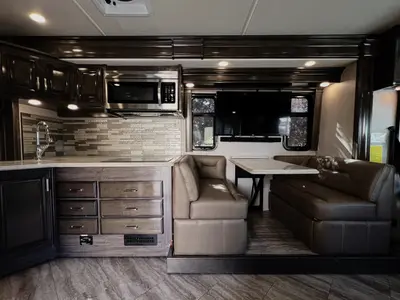 2020 Fleetwood Pace Arrow photo 6