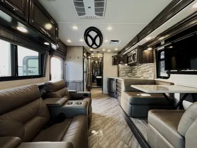 2020 Fleetwood Pace Arrow photo 3