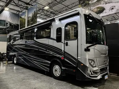 Used 2023 Fleetwood Frontier 36SS